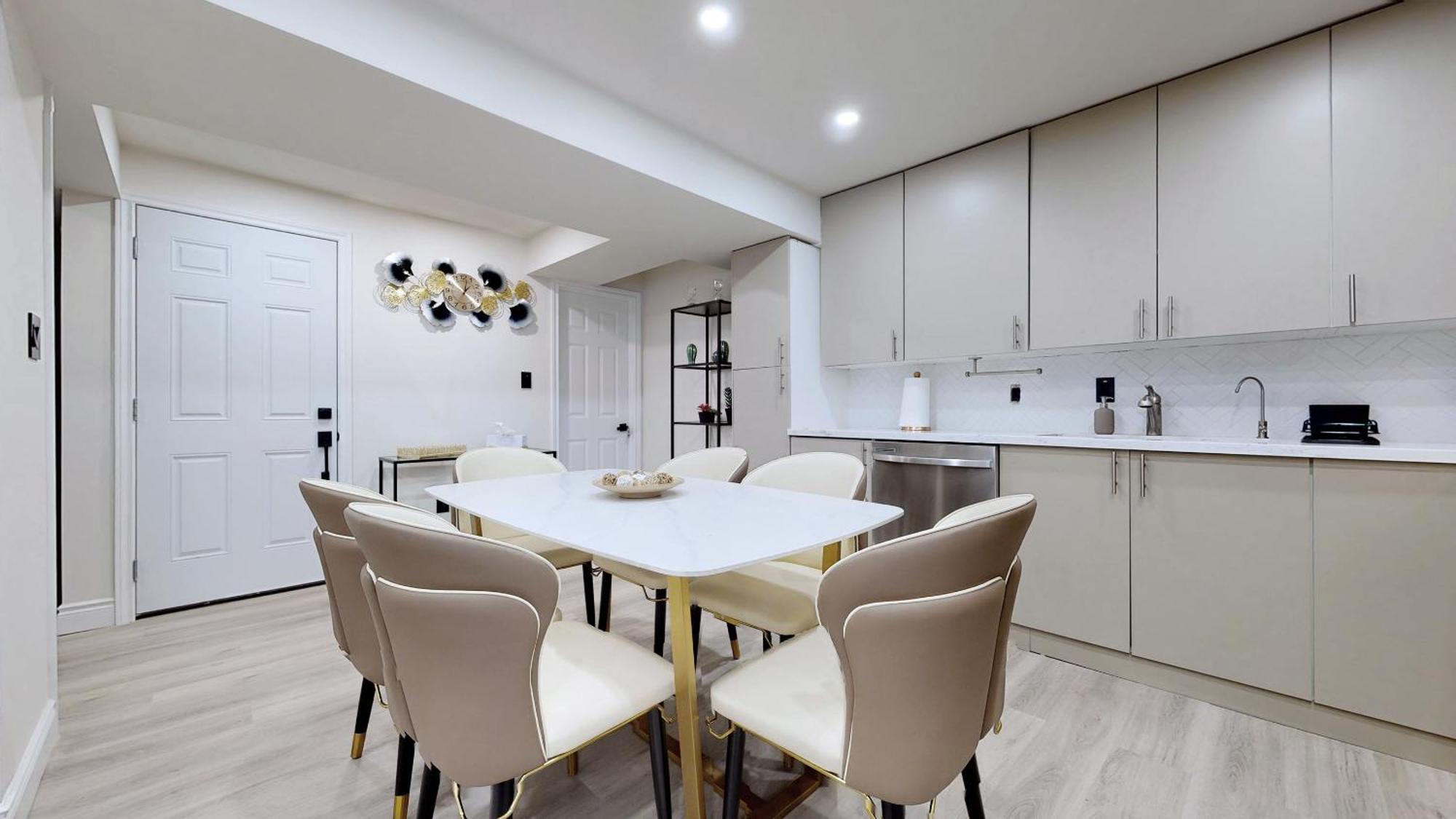 Stunning 2Br Lower Level Unit Воган Экстерьер фото